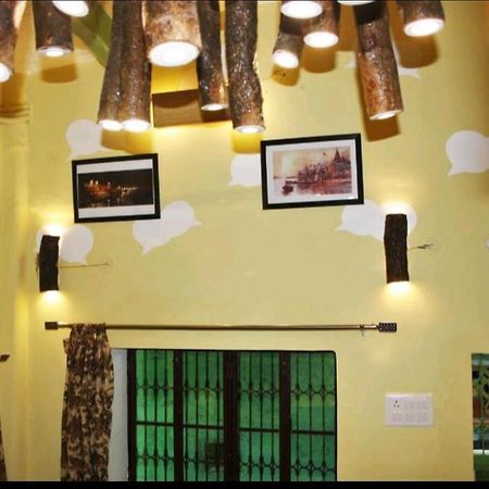 Monalisa Hostel Waranasi Zewnętrze zdjęcie