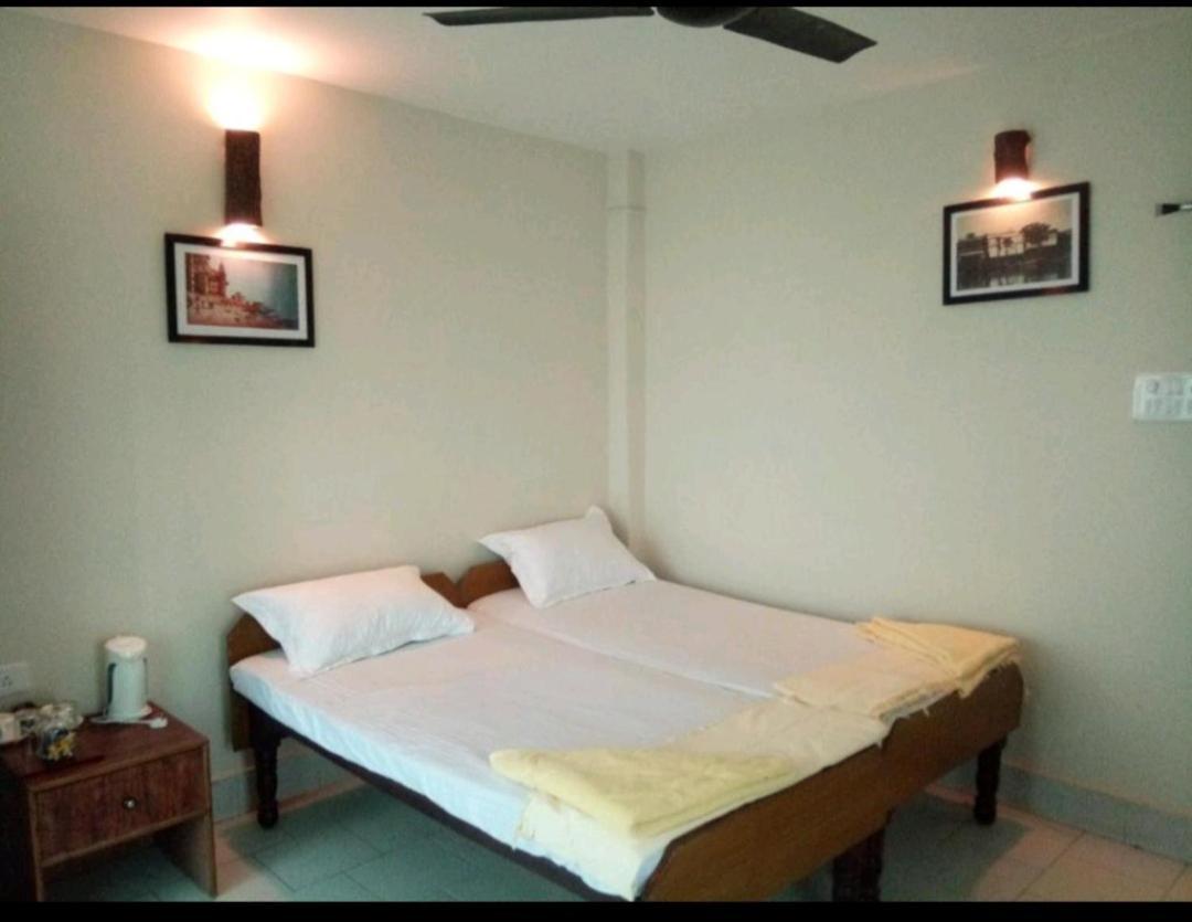 Monalisa Hostel Waranasi Zewnętrze zdjęcie