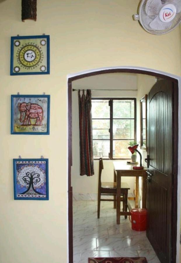Monalisa Hostel Waranasi Zewnętrze zdjęcie