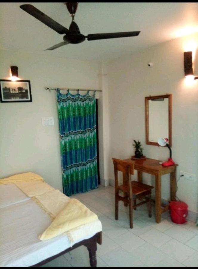 Monalisa Hostel Waranasi Zewnętrze zdjęcie
