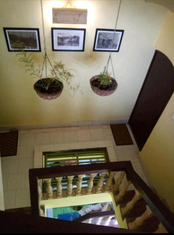 Monalisa Hostel Waranasi Zewnętrze zdjęcie