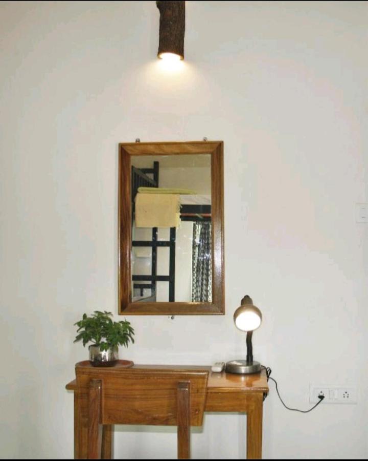 Monalisa Hostel Waranasi Zewnętrze zdjęcie