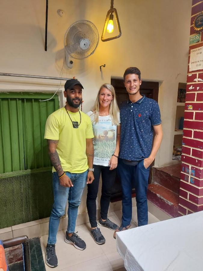 Monalisa Hostel Waranasi Zewnętrze zdjęcie