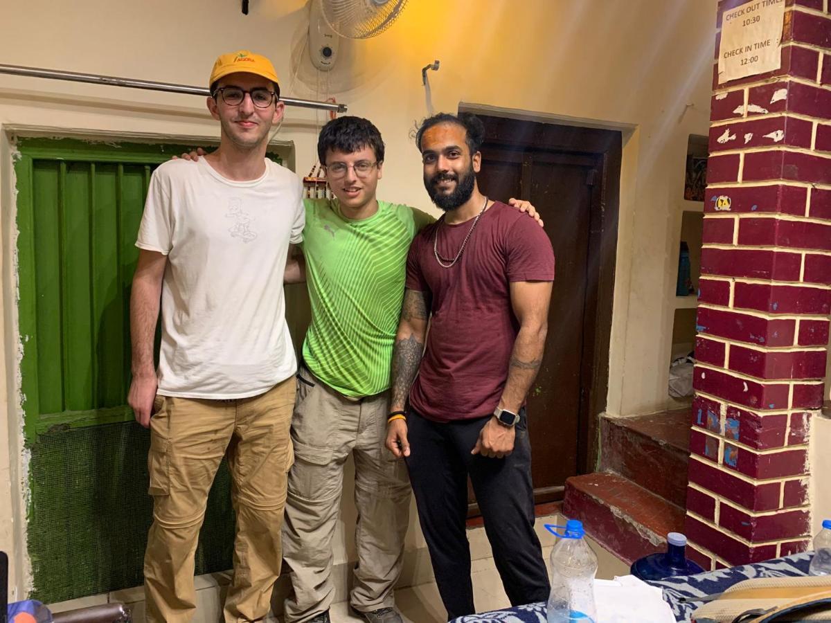 Monalisa Hostel Waranasi Zewnętrze zdjęcie