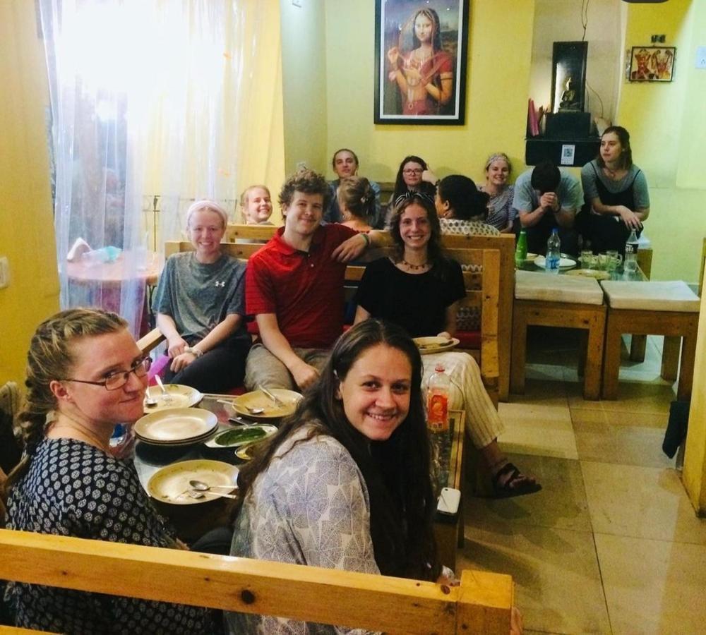 Monalisa Hostel Waranasi Zewnętrze zdjęcie