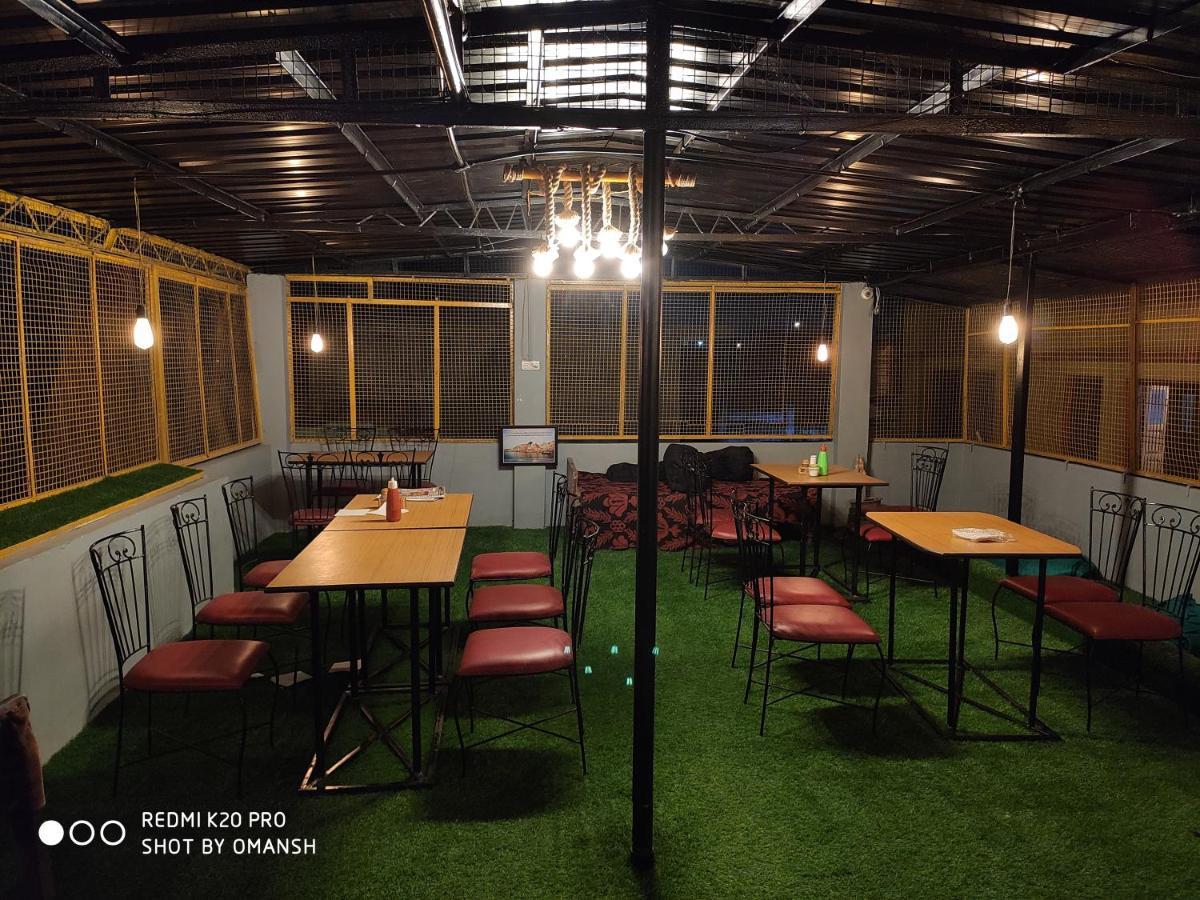 Monalisa Hostel Waranasi Zewnętrze zdjęcie