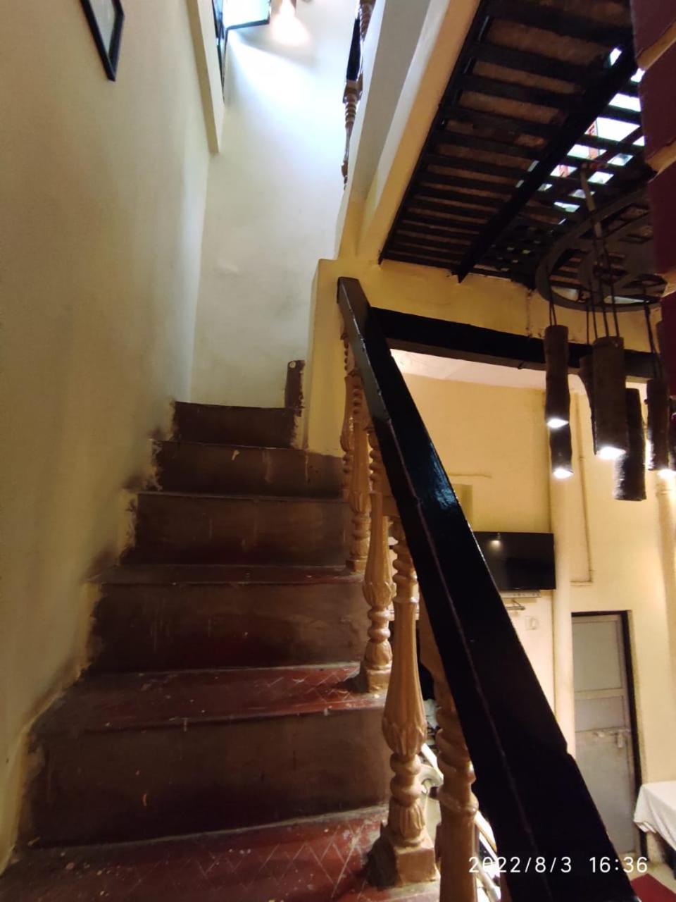 Monalisa Hostel Waranasi Zewnętrze zdjęcie