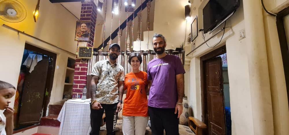 Monalisa Hostel Waranasi Zewnętrze zdjęcie